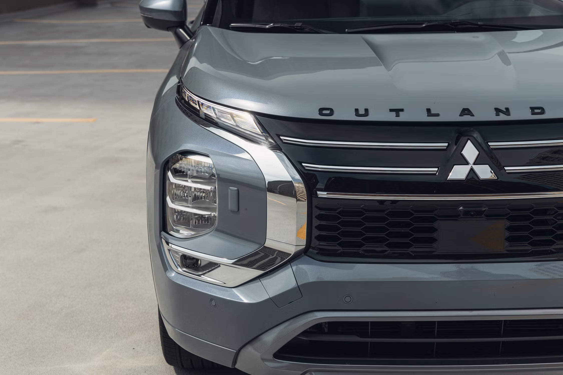 Grey close up of a 2025 mitsubishi outlander