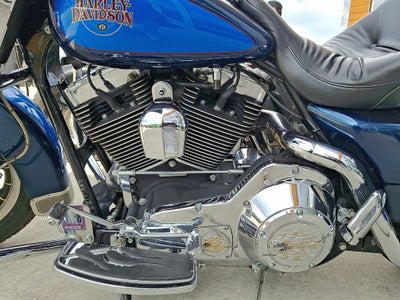 2004 Harley-Davidson FLHTCI Cruiser
