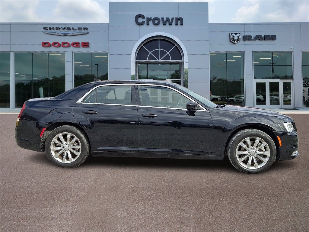 2021 Chrysler 300 Touring