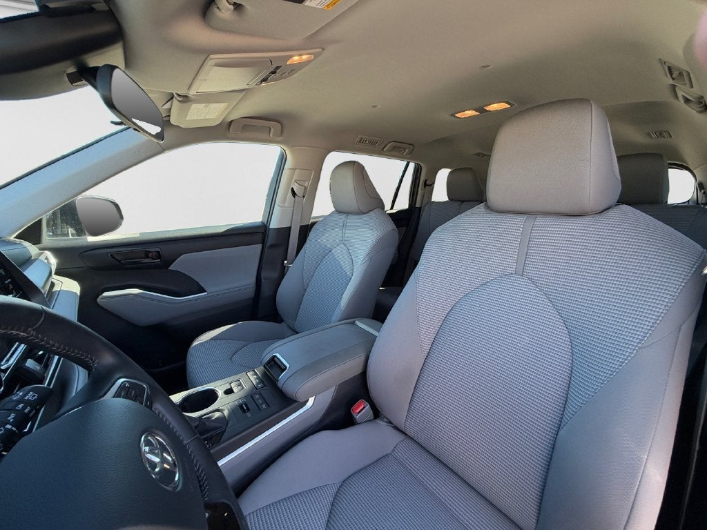 2020 Toyota Highlander LE