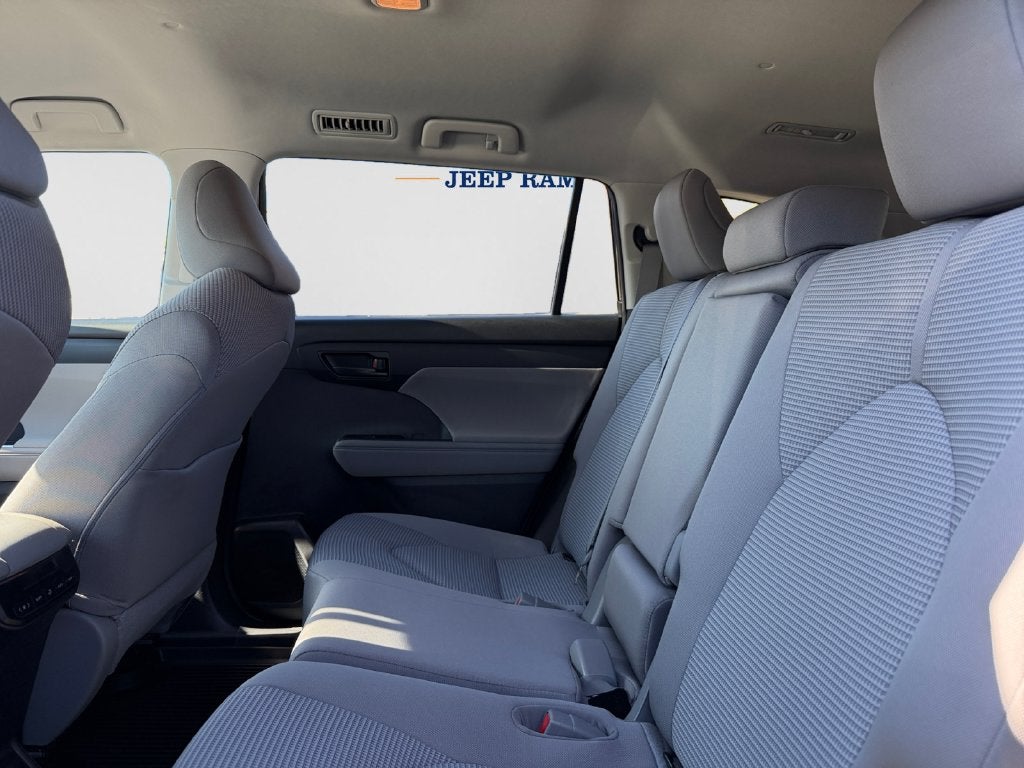 2020 Toyota Highlander LE