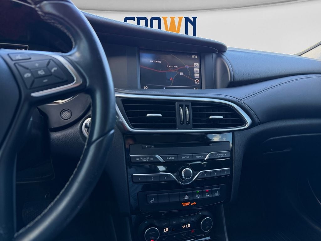 2017 INFINITI QX30 Premium