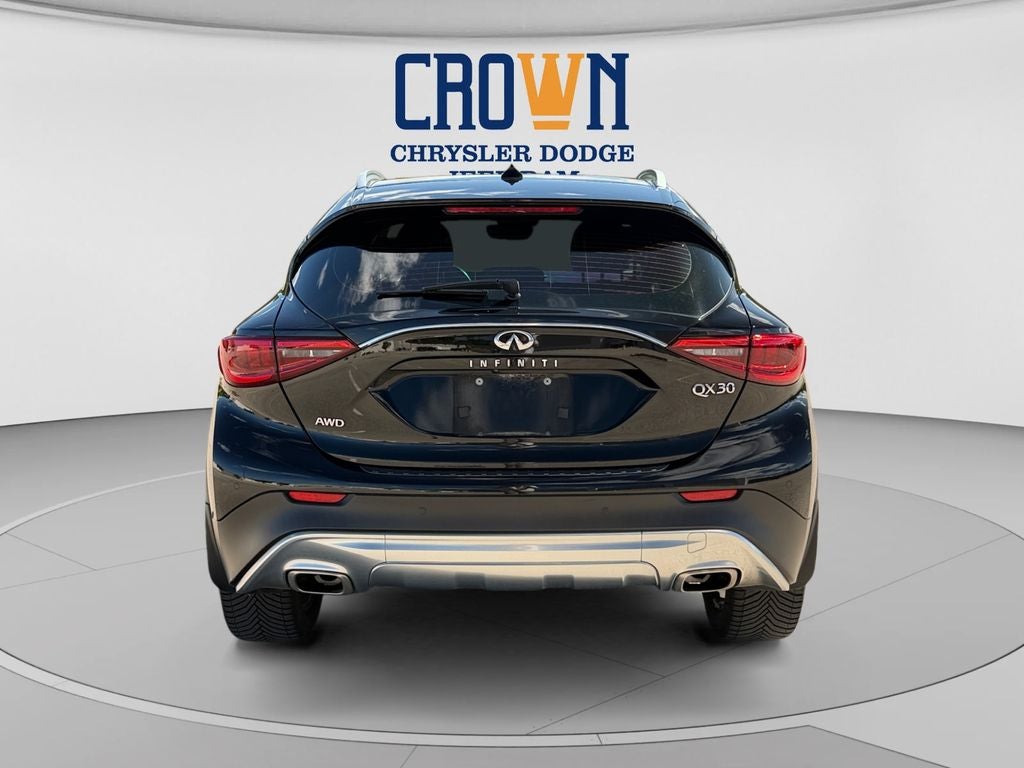 2017 INFINITI QX30 Premium