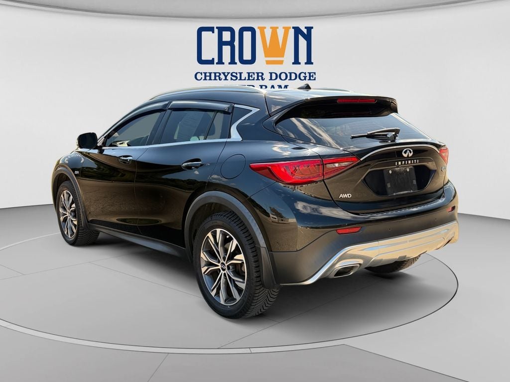 2017 INFINITI QX30 Premium