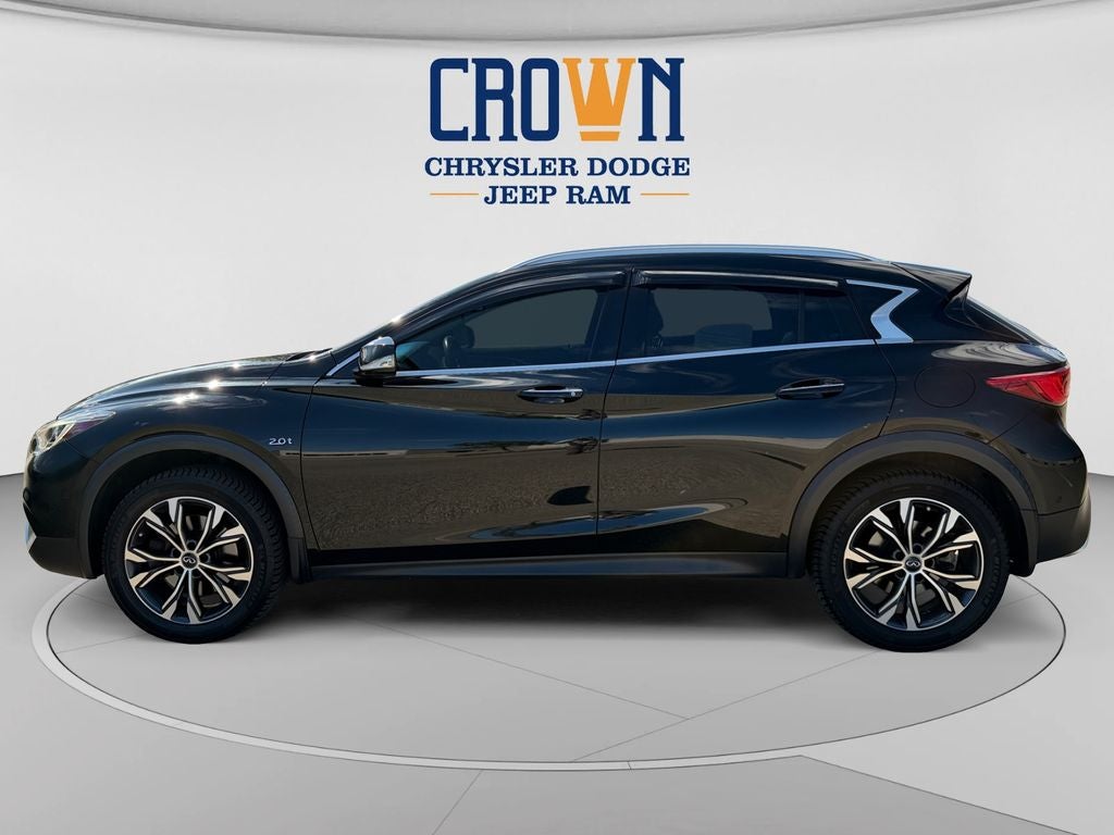 2017 INFINITI QX30 Premium