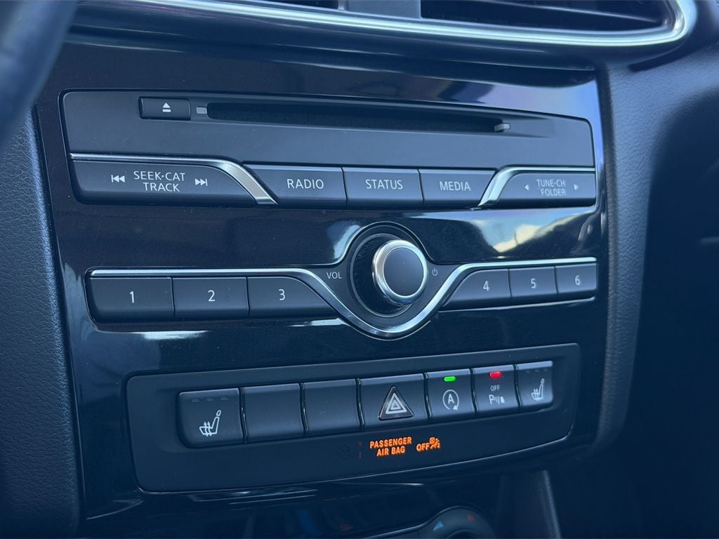 2017 INFINITI QX30 Premium