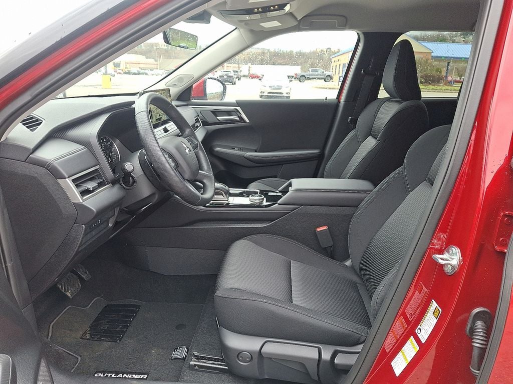 2026 Mitsubishi Outlander ES