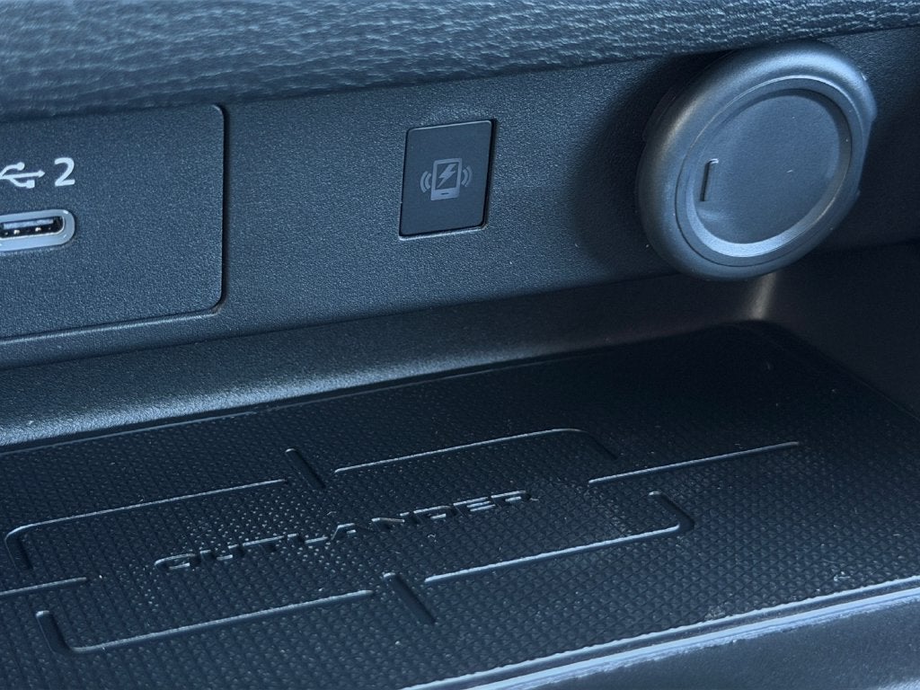 2026 Mitsubishi Outlander LE