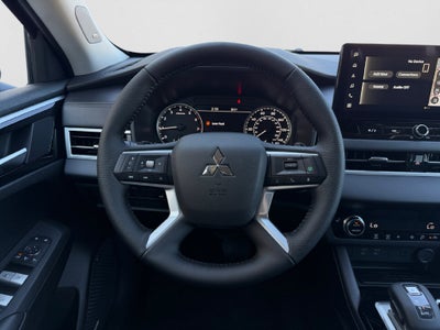 2026 Mitsubishi Outlander LE