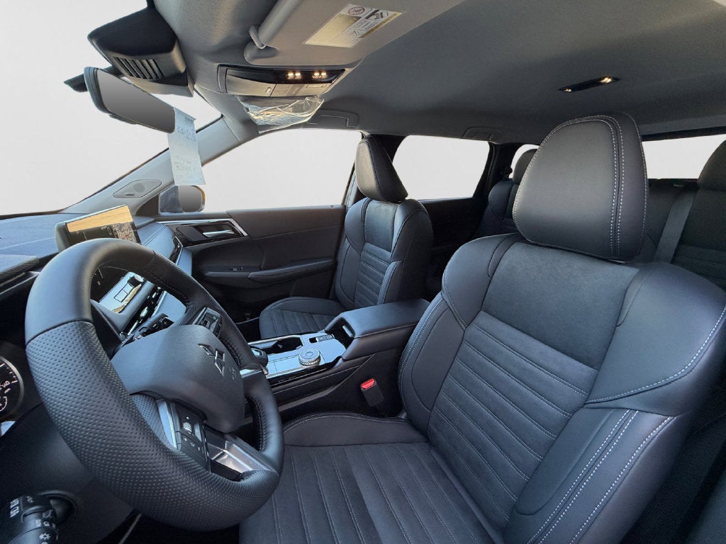 2026 Mitsubishi Outlander LE