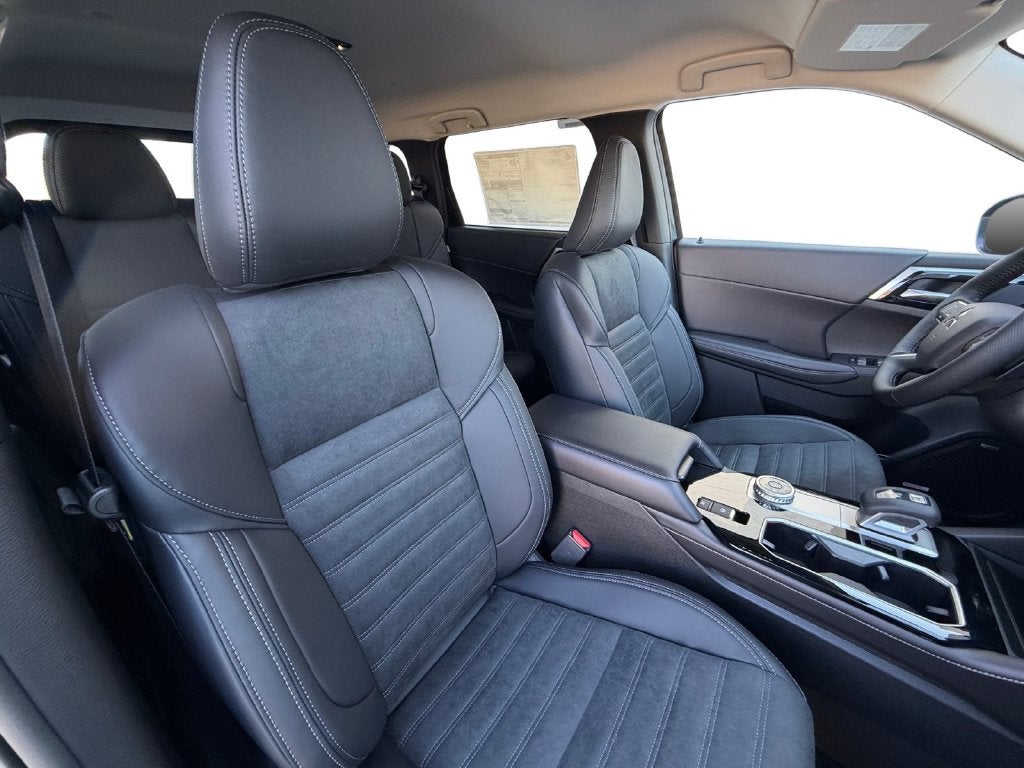 2026 Mitsubishi Outlander LE
