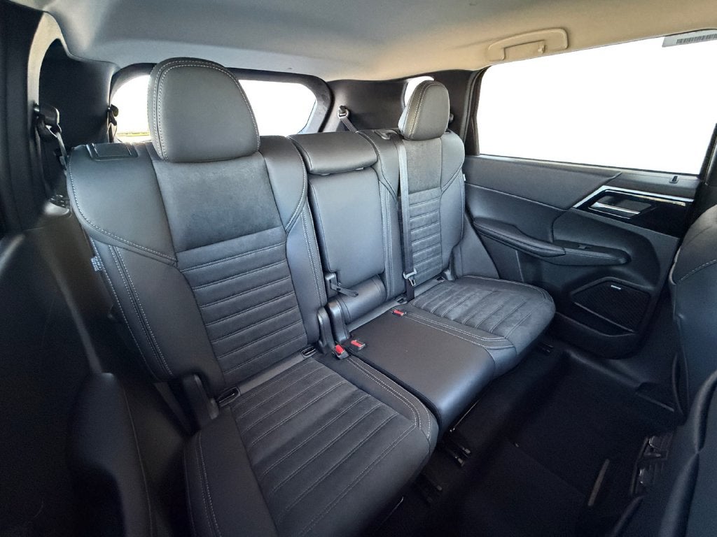 2026 Mitsubishi Outlander LE