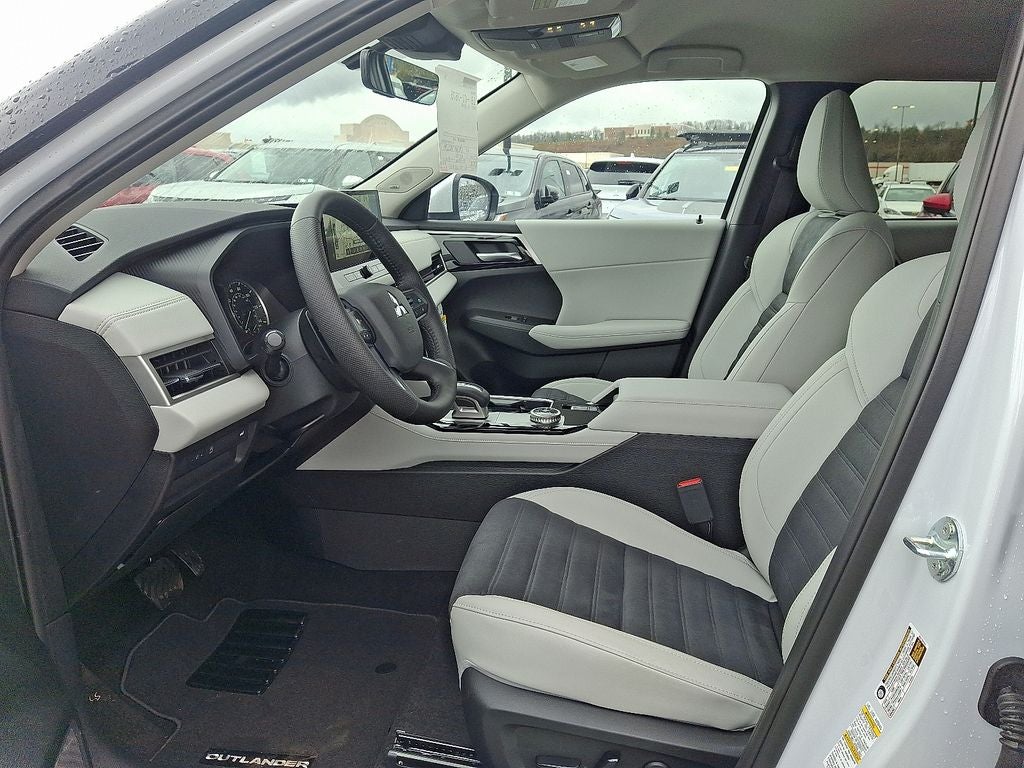 2026 Mitsubishi Outlander SE