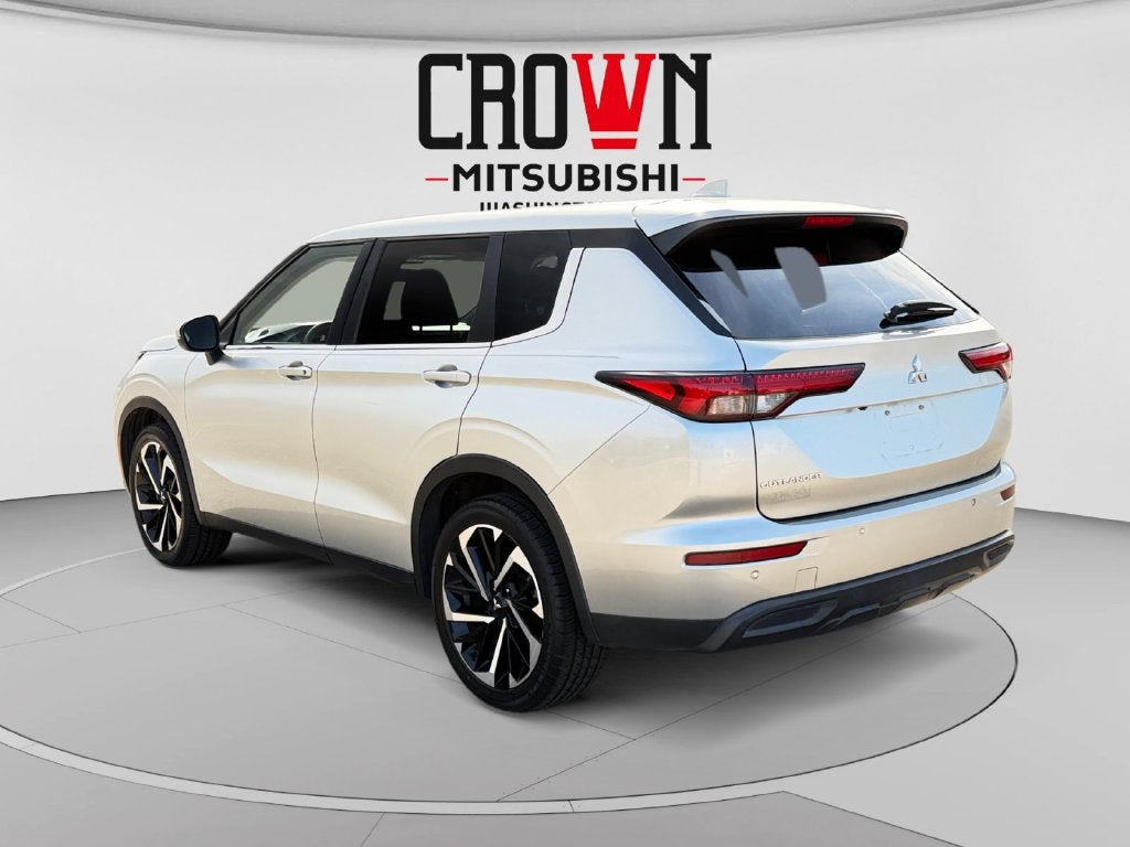2022 Mitsubishi Outlander ES