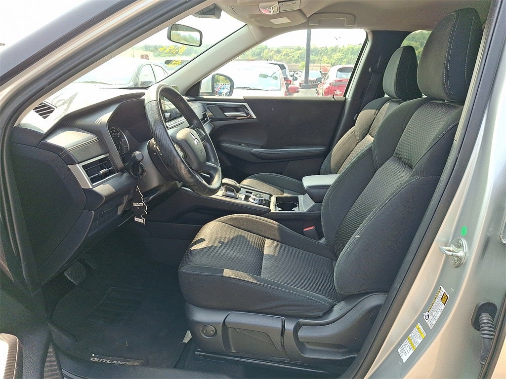 2024 Mitsubishi Outlander ES