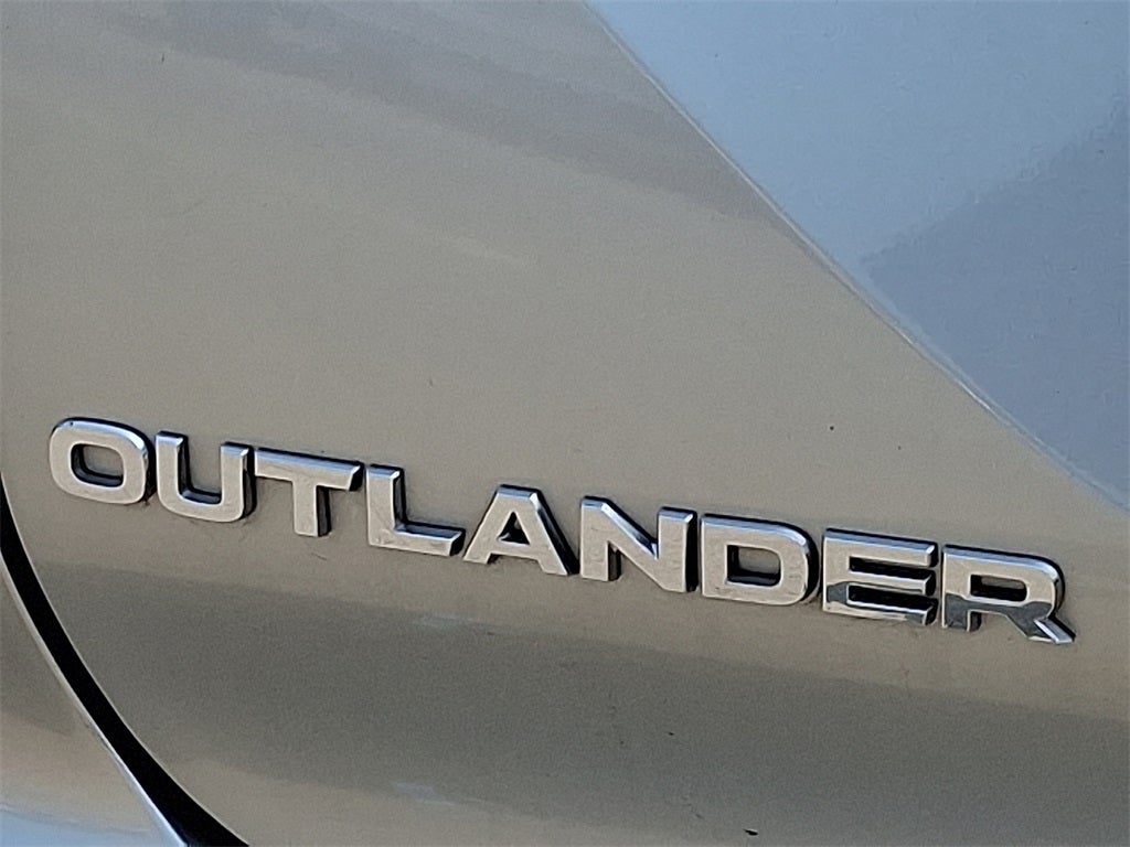 2024 Mitsubishi Outlander ES