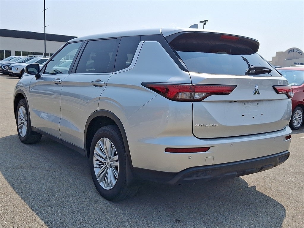 2024 Mitsubishi Outlander ES