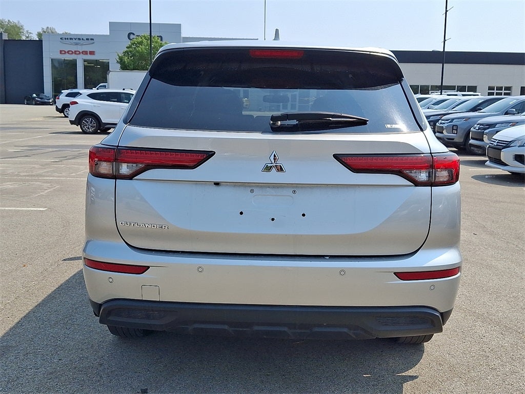 2024 Mitsubishi Outlander ES