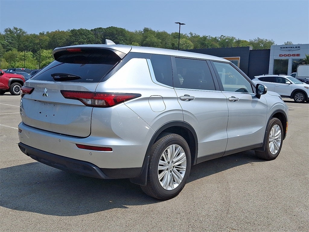 2024 Mitsubishi Outlander ES