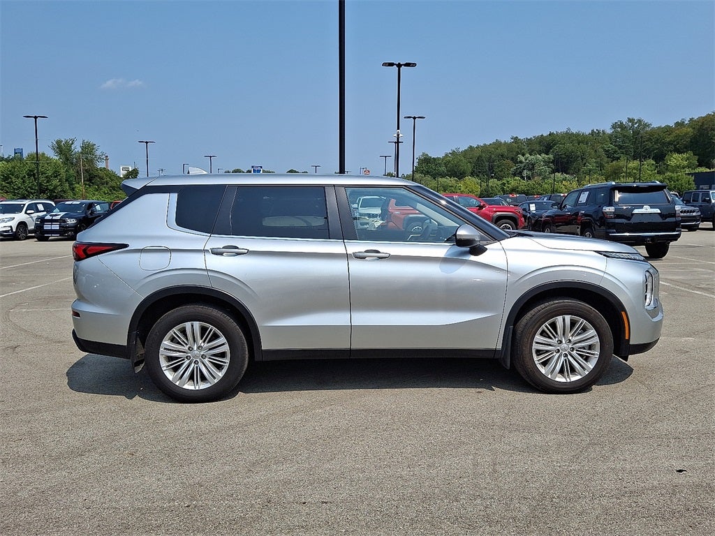 2024 Mitsubishi Outlander ES