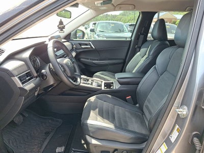 2023 Mitsubishi Outlander SE