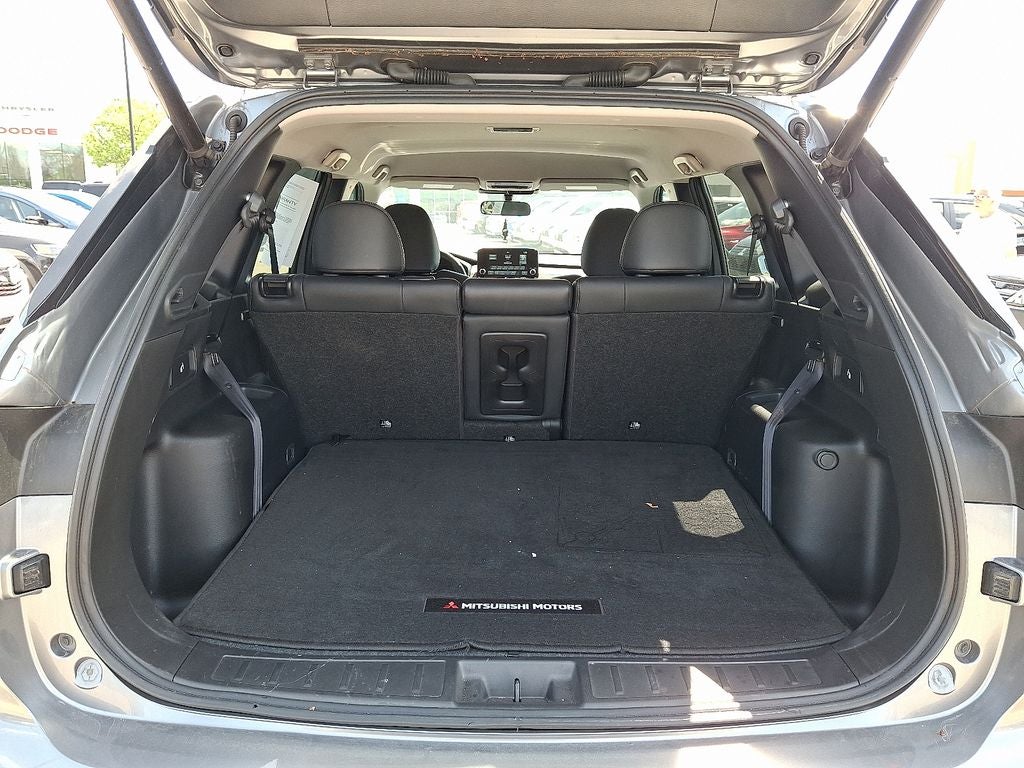 2023 Mitsubishi Outlander SE