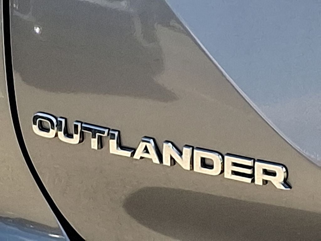 2023 Mitsubishi Outlander SE