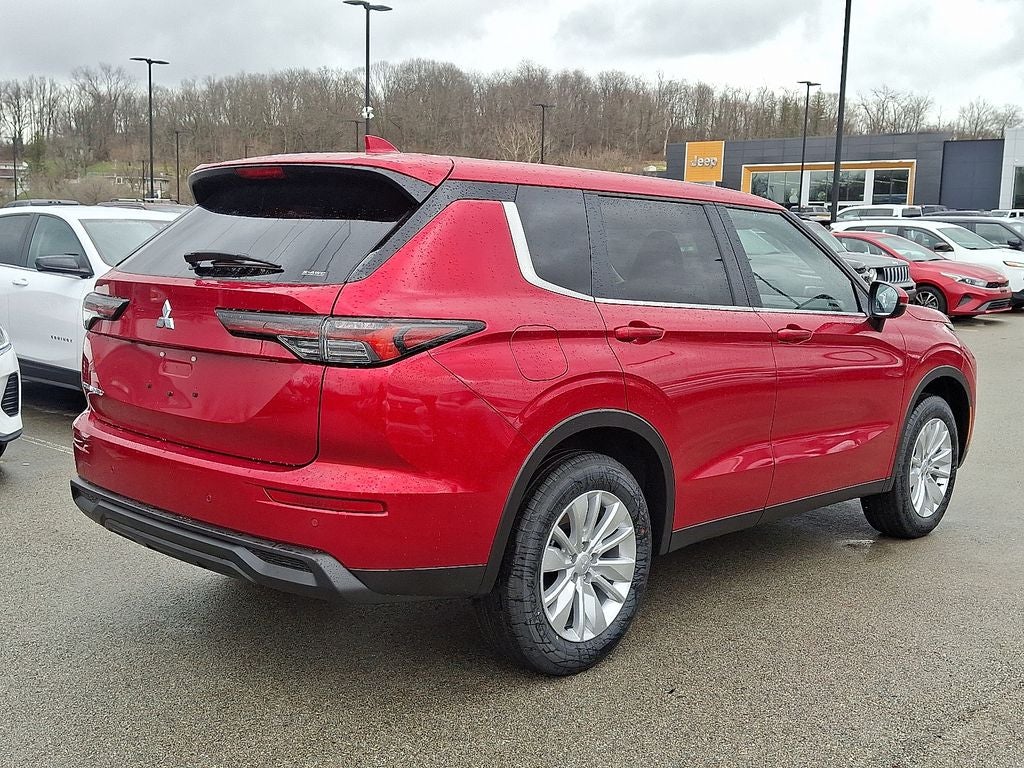 2026 Mitsubishi Outlander ES