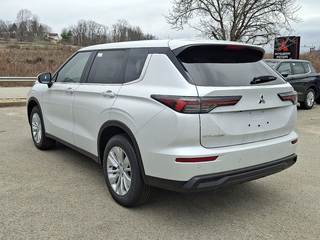 2026 Mitsubishi Outlander ES