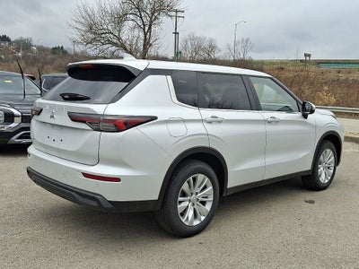 2026 Mitsubishi Outlander ES