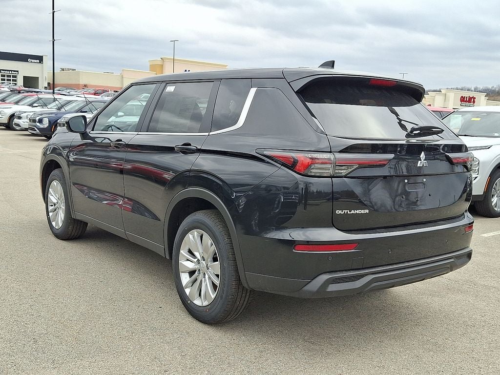 2026 Mitsubishi Outlander ES