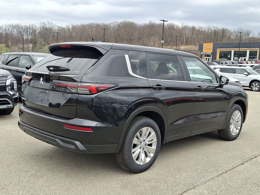 2026 Mitsubishi Outlander ES