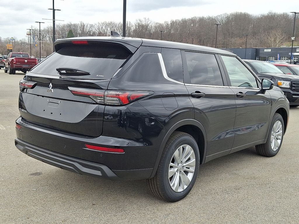 2026 Mitsubishi Outlander ES