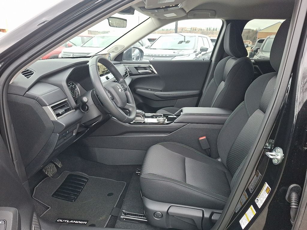 2026 Mitsubishi Outlander ES