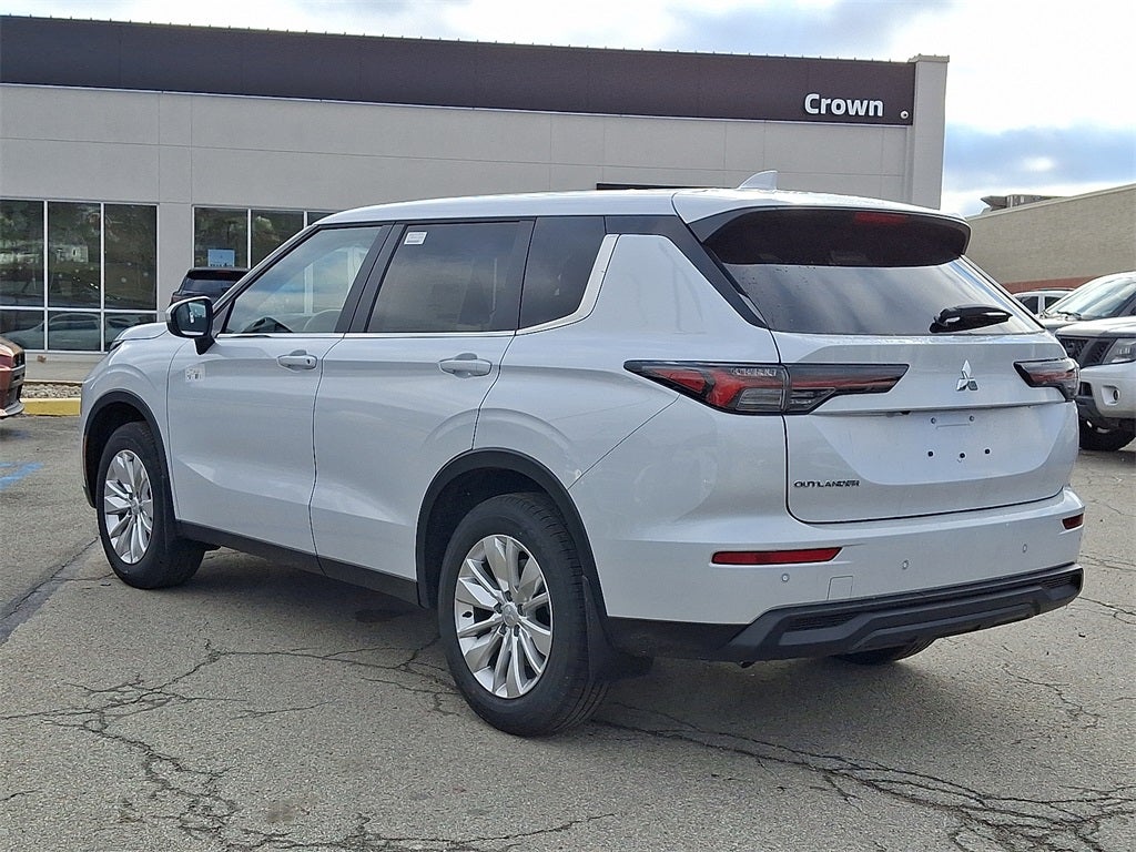 2026 Mitsubishi Outlander ES