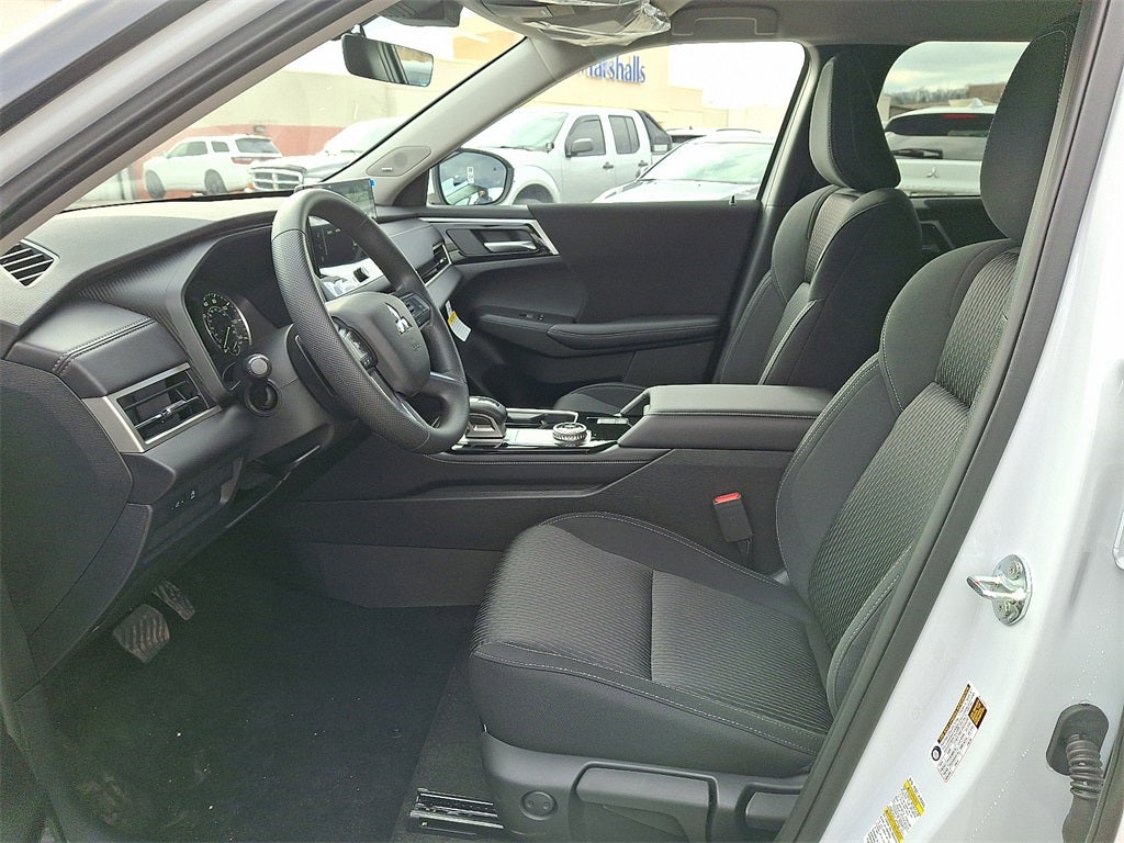 2026 Mitsubishi Outlander ES