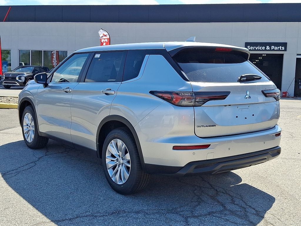 2026 Mitsubishi Outlander ES