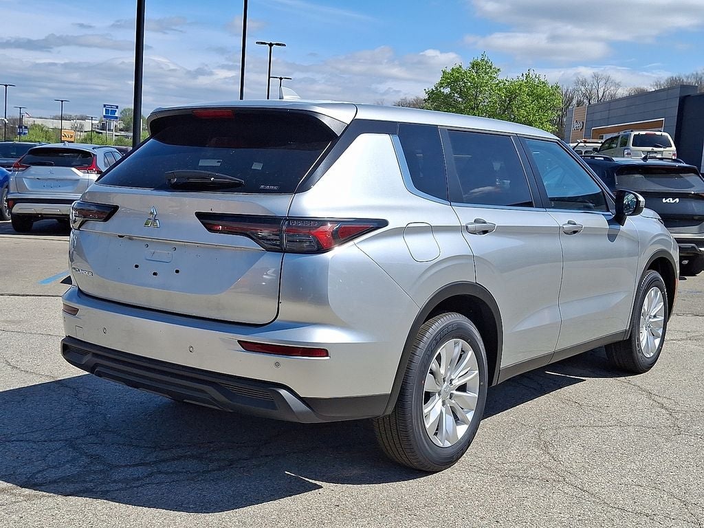 2026 Mitsubishi Outlander ES
