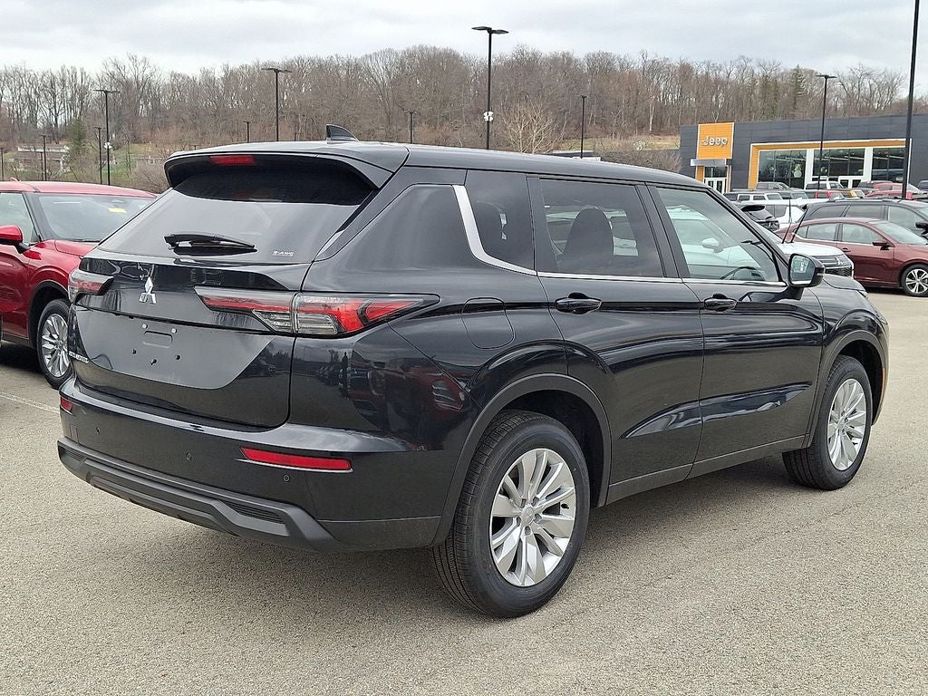 2026 Mitsubishi Outlander ES