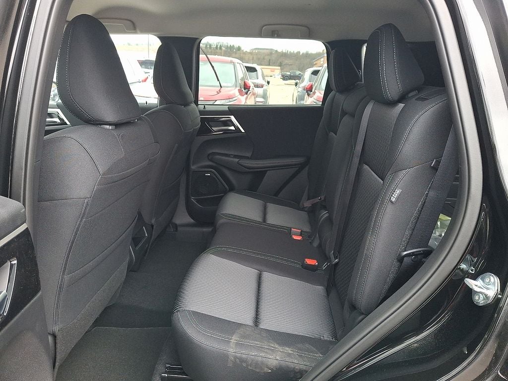 2026 Mitsubishi Outlander ES