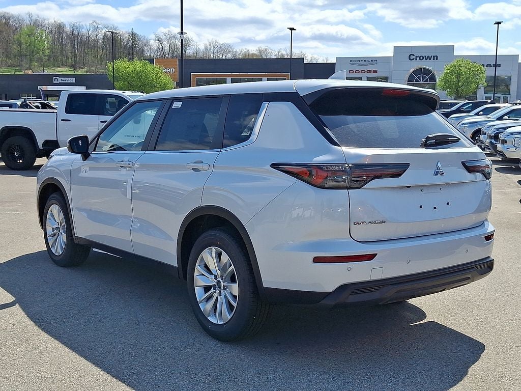 2026 Mitsubishi Outlander ES