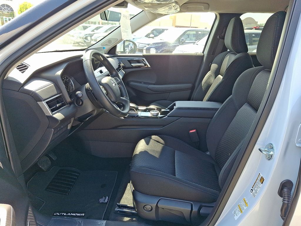 2026 Mitsubishi Outlander ES