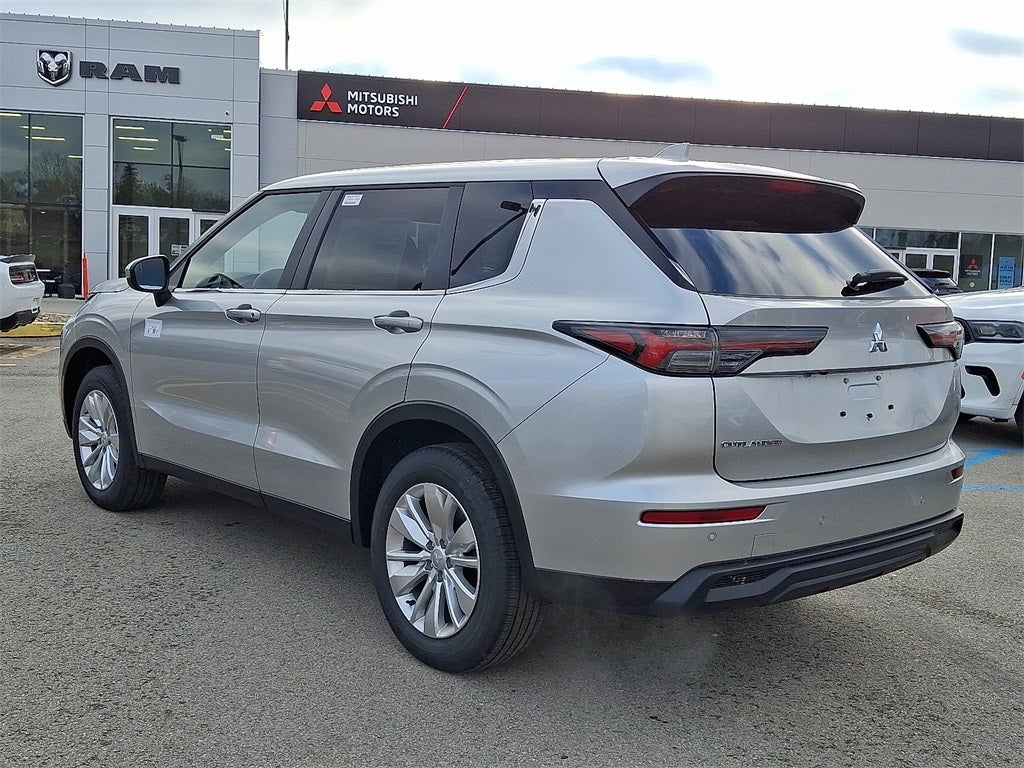 2026 Mitsubishi Outlander ES