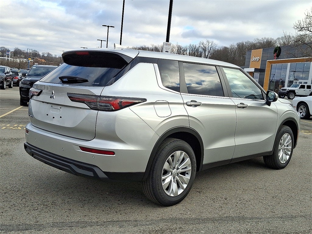 2026 Mitsubishi Outlander ES