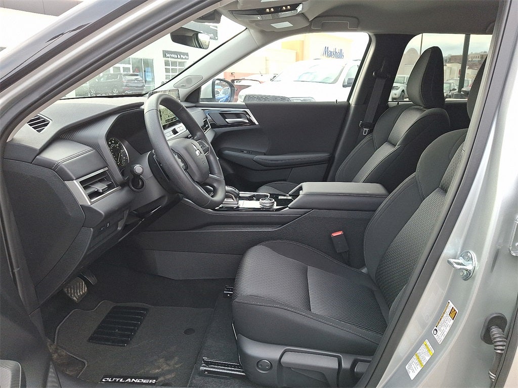 2026 Mitsubishi Outlander ES