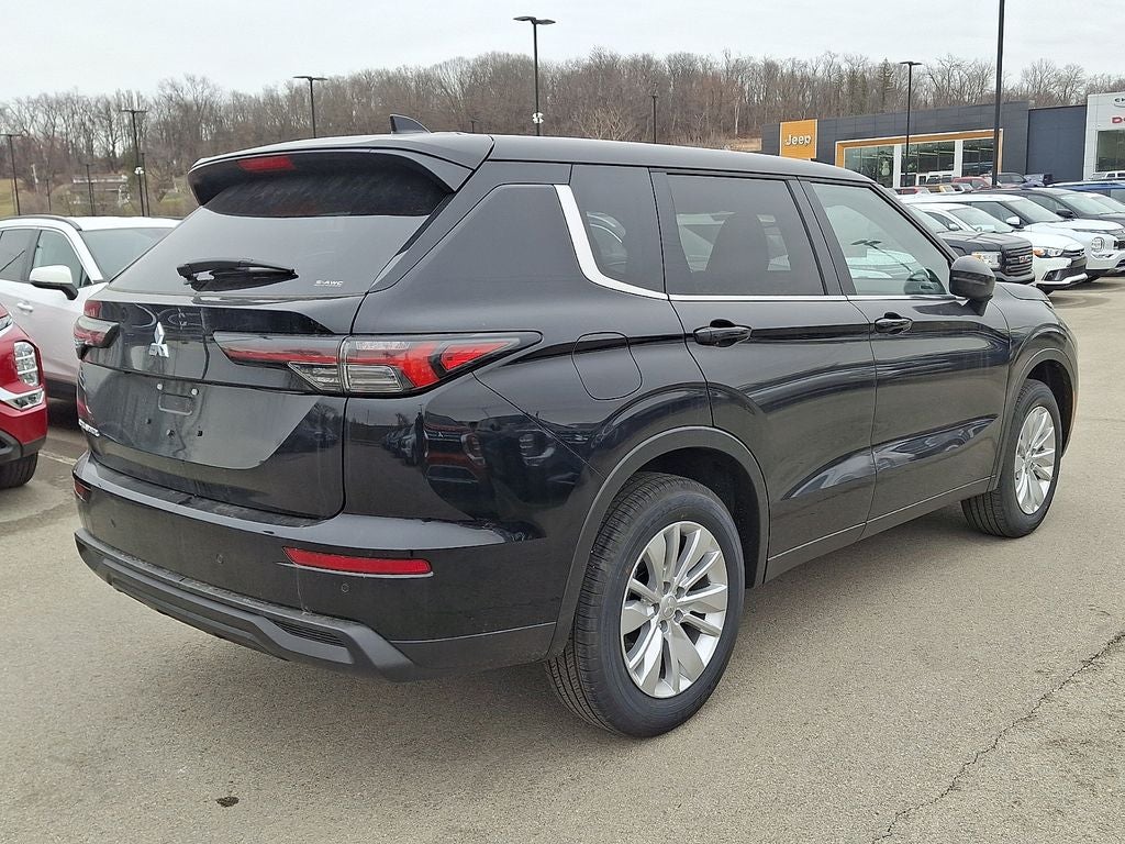 2026 Mitsubishi Outlander ES