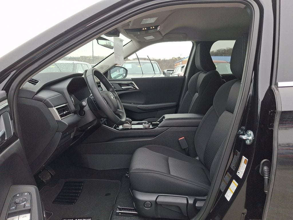 2026 Mitsubishi Outlander ES