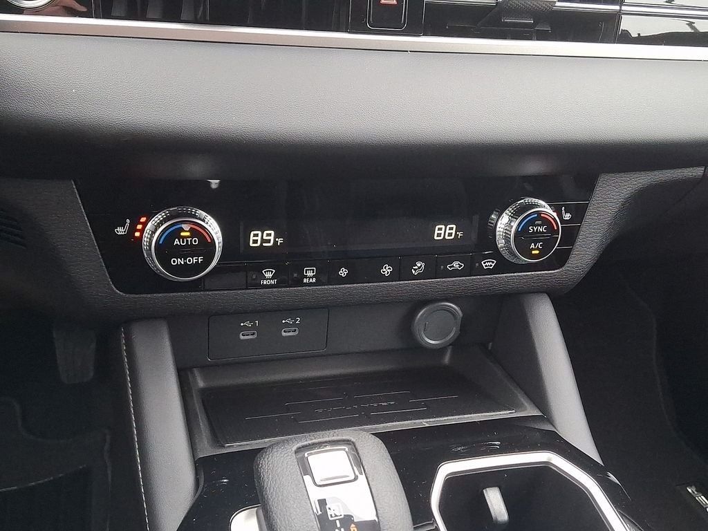 2026 Mitsubishi Outlander ES