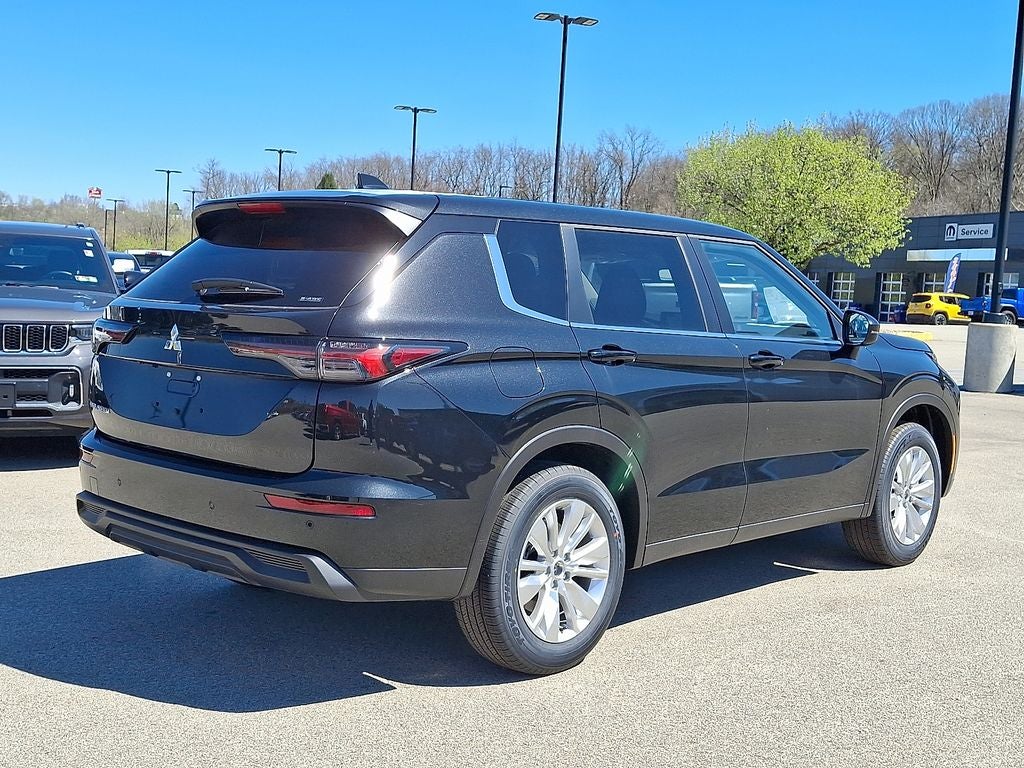 2026 Mitsubishi Outlander ES