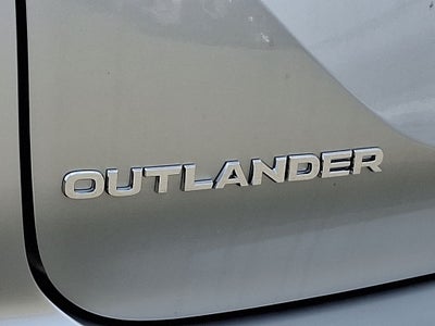 2026 Mitsubishi Outlander ES